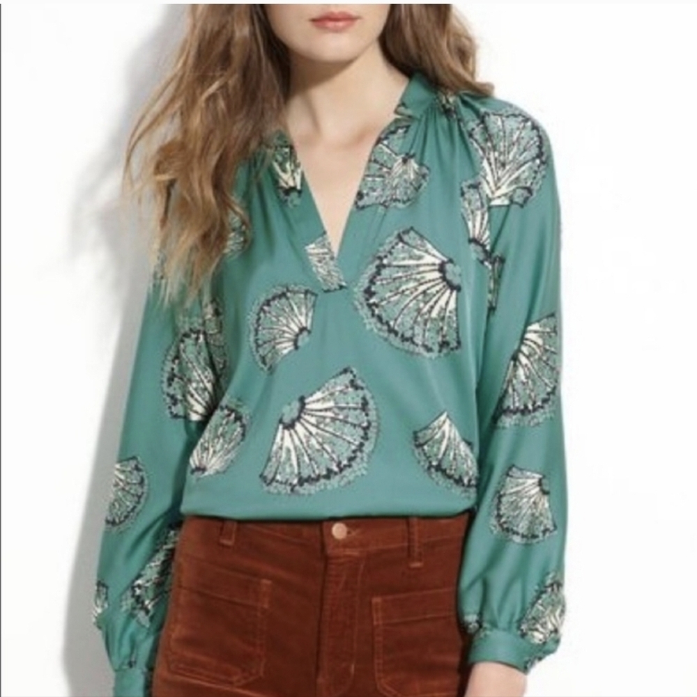 TUCKER Fan Print SILK Blend V-Neckline Teal Lightweight Blouse(S)